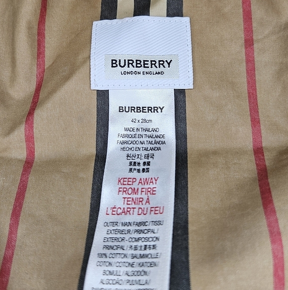 Burberry baby bib- classic style - Picture 4 of 5